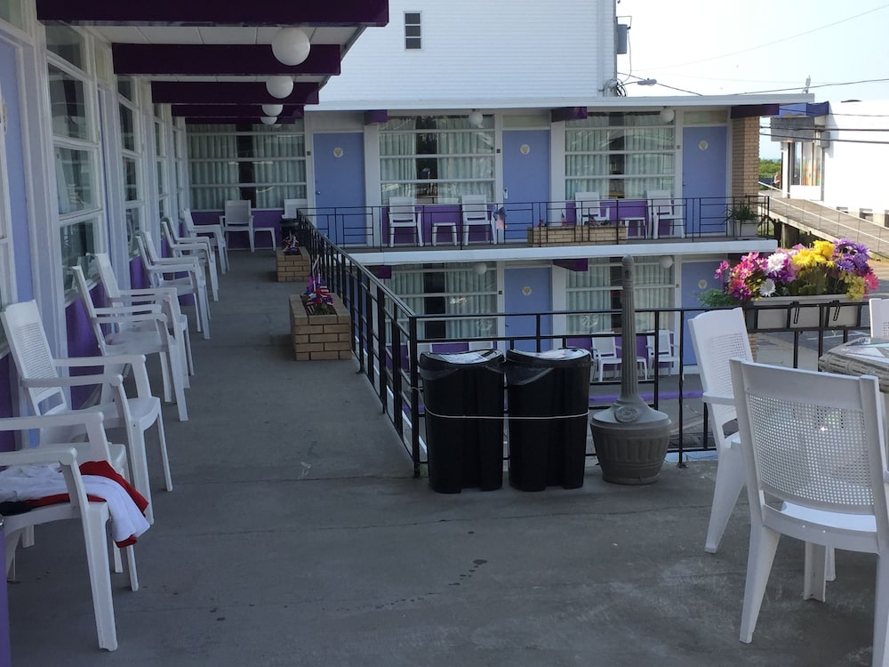Monaco Motel 35/46