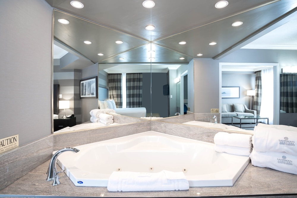 swimming pool spa