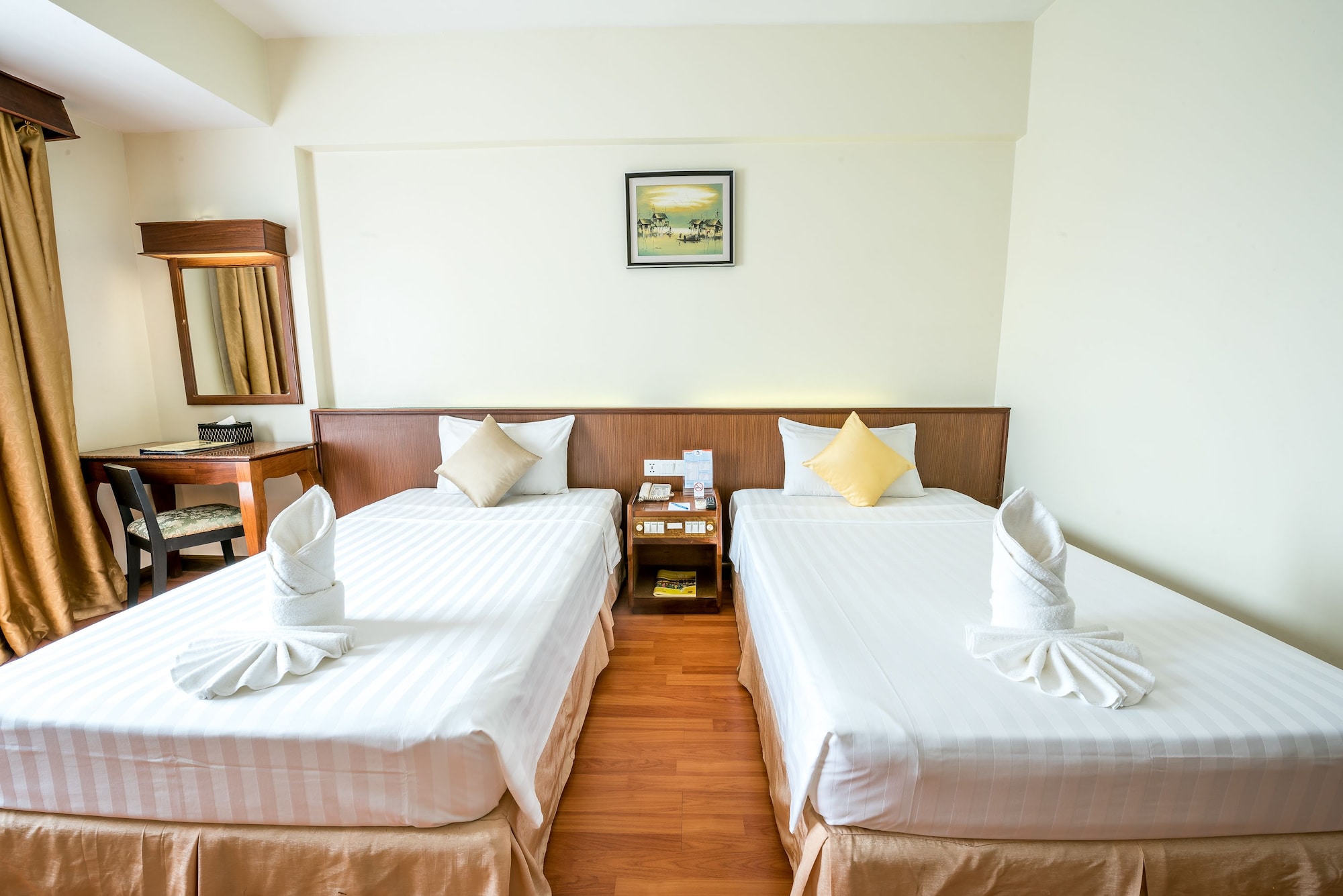 DELUXE, TWIN BEDS