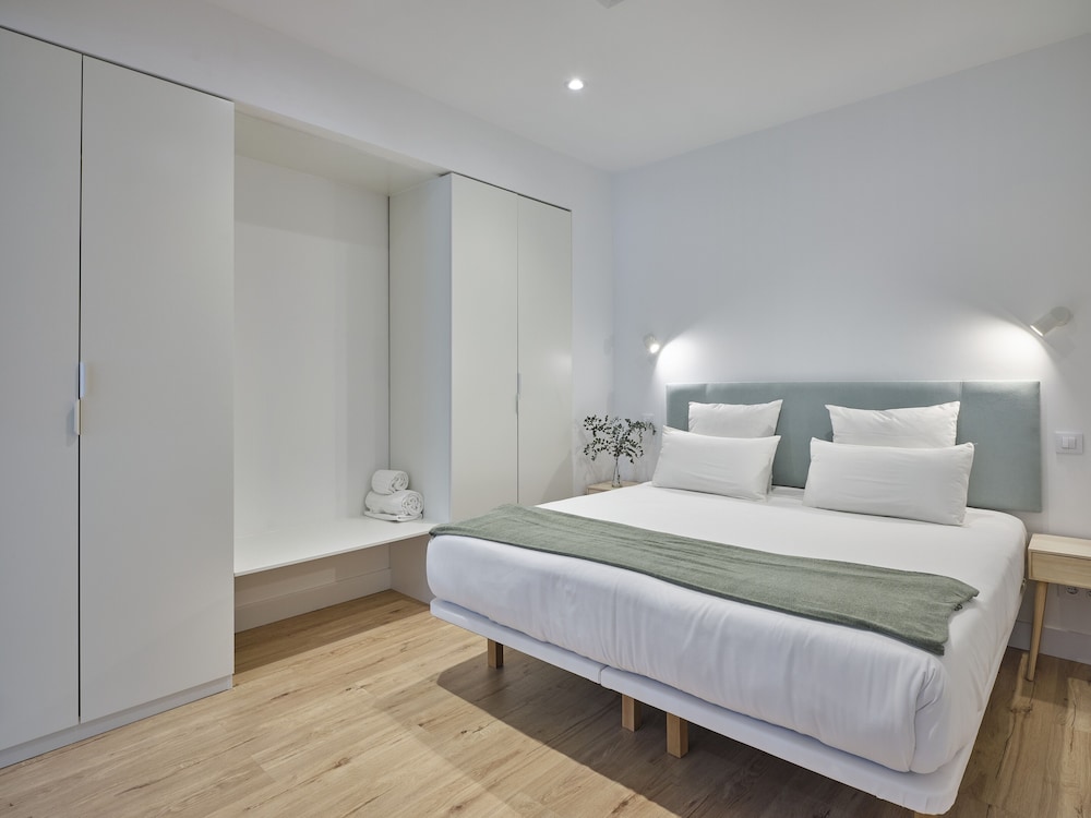 EXECUTIVE, APARTMENT