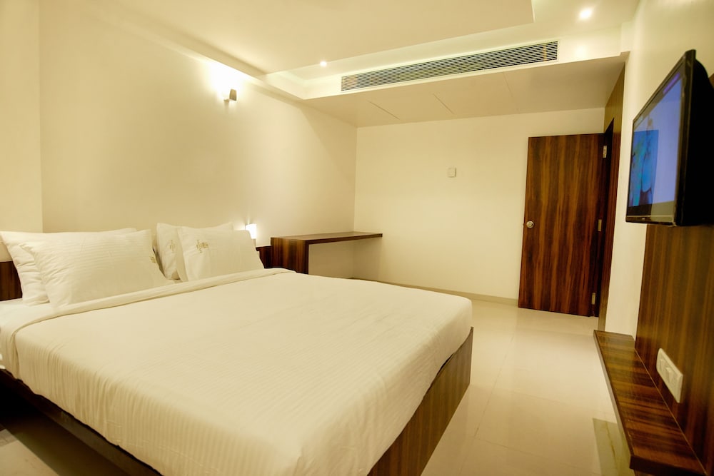Hotel G Square 8/30