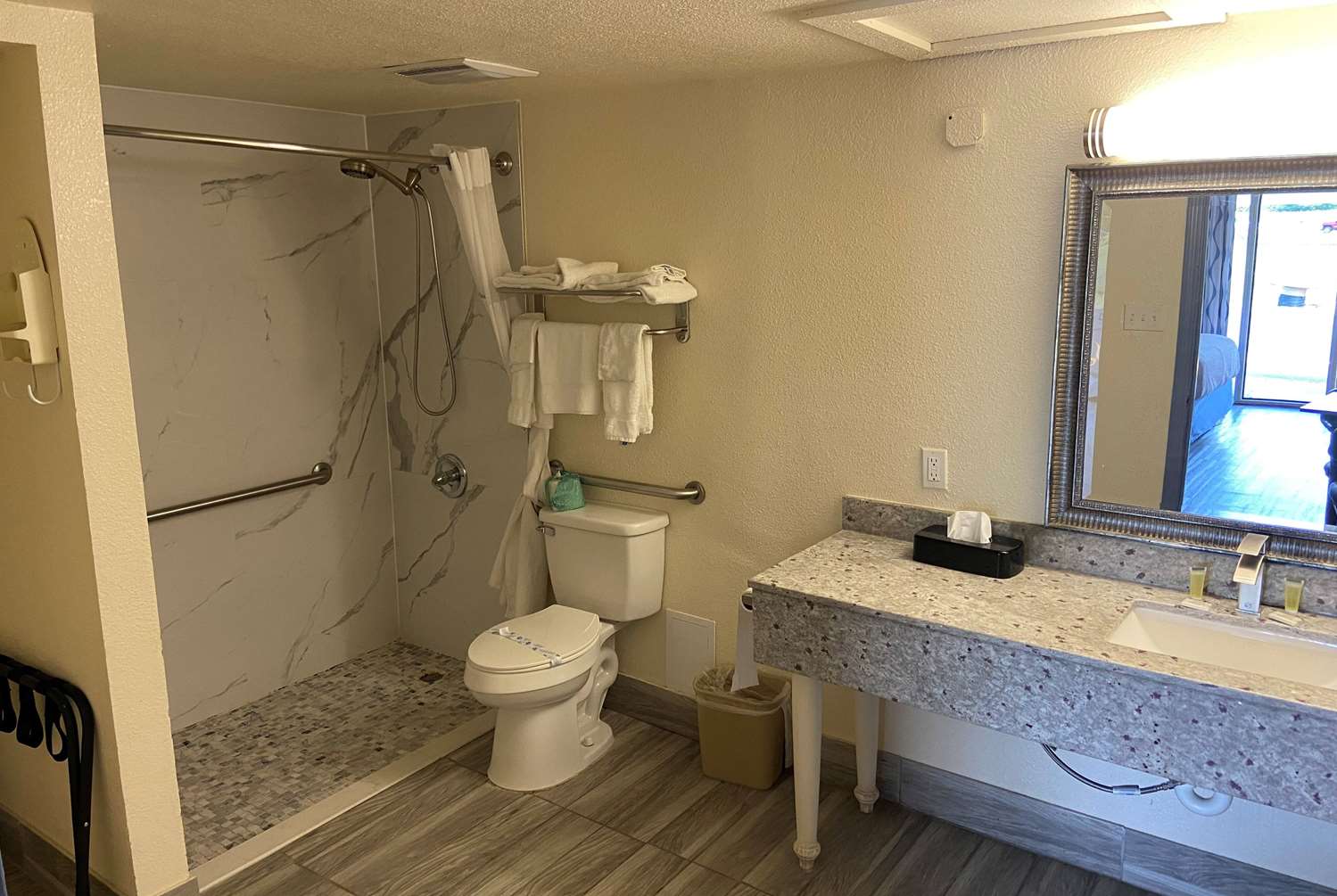Days Inn by Wyndham Okmulgee 15/15