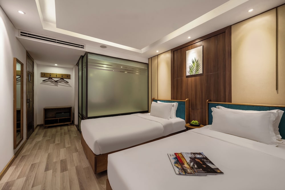 STANDARD, DOUBLE BED, BATHTUB