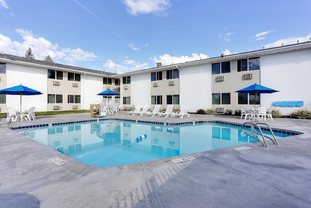 Econo Lodge Idaho Falls, ID 12/48