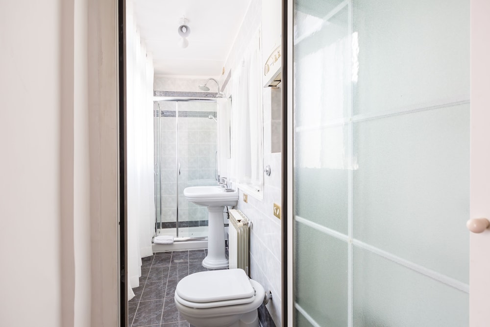 The Sistina Suite 34/46