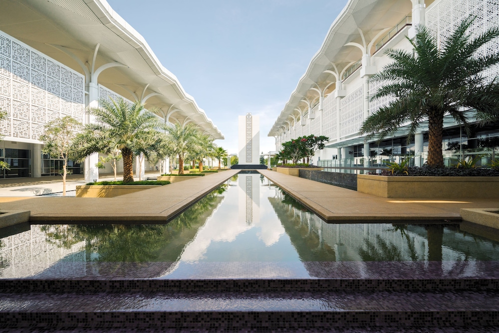Movenpick Hotel & Convention Centre KLIA 59/63