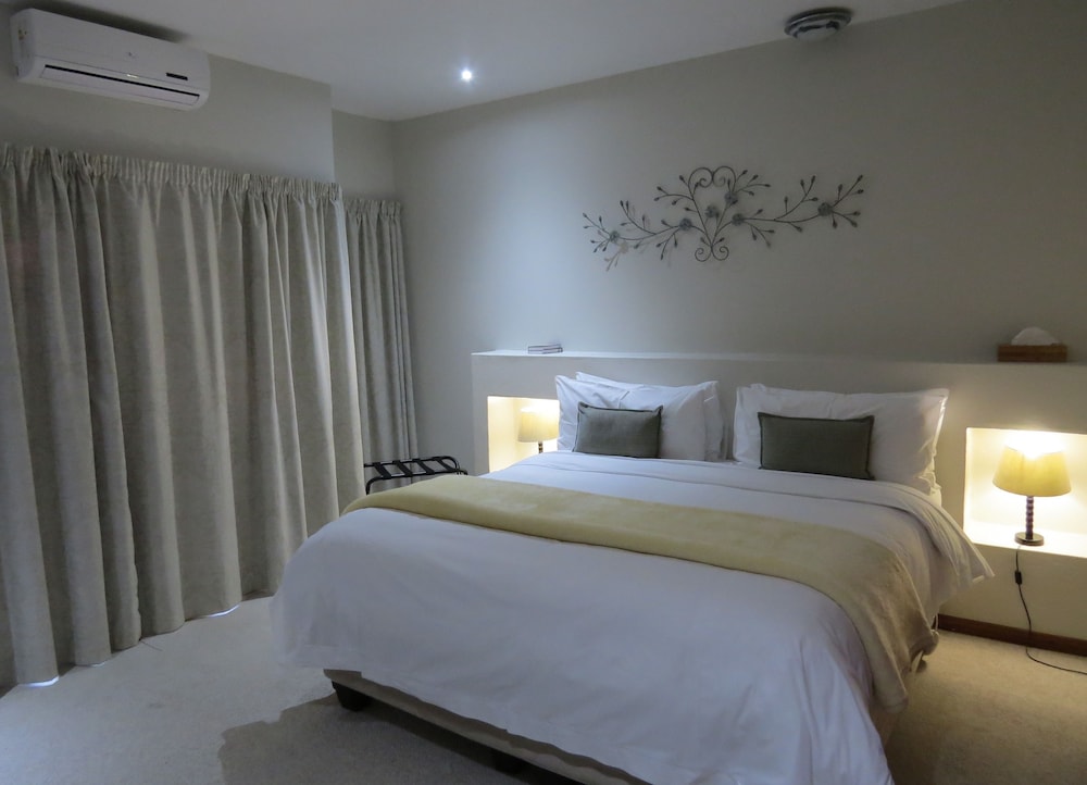 Dunton Guest House 11/50