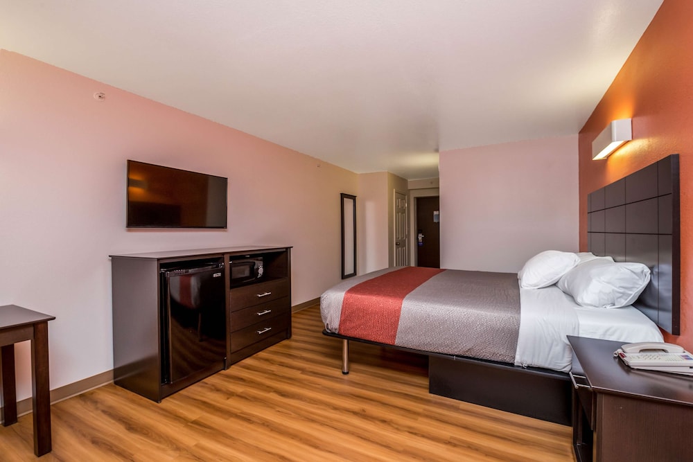 Motel6 Peoria, IL 40/66