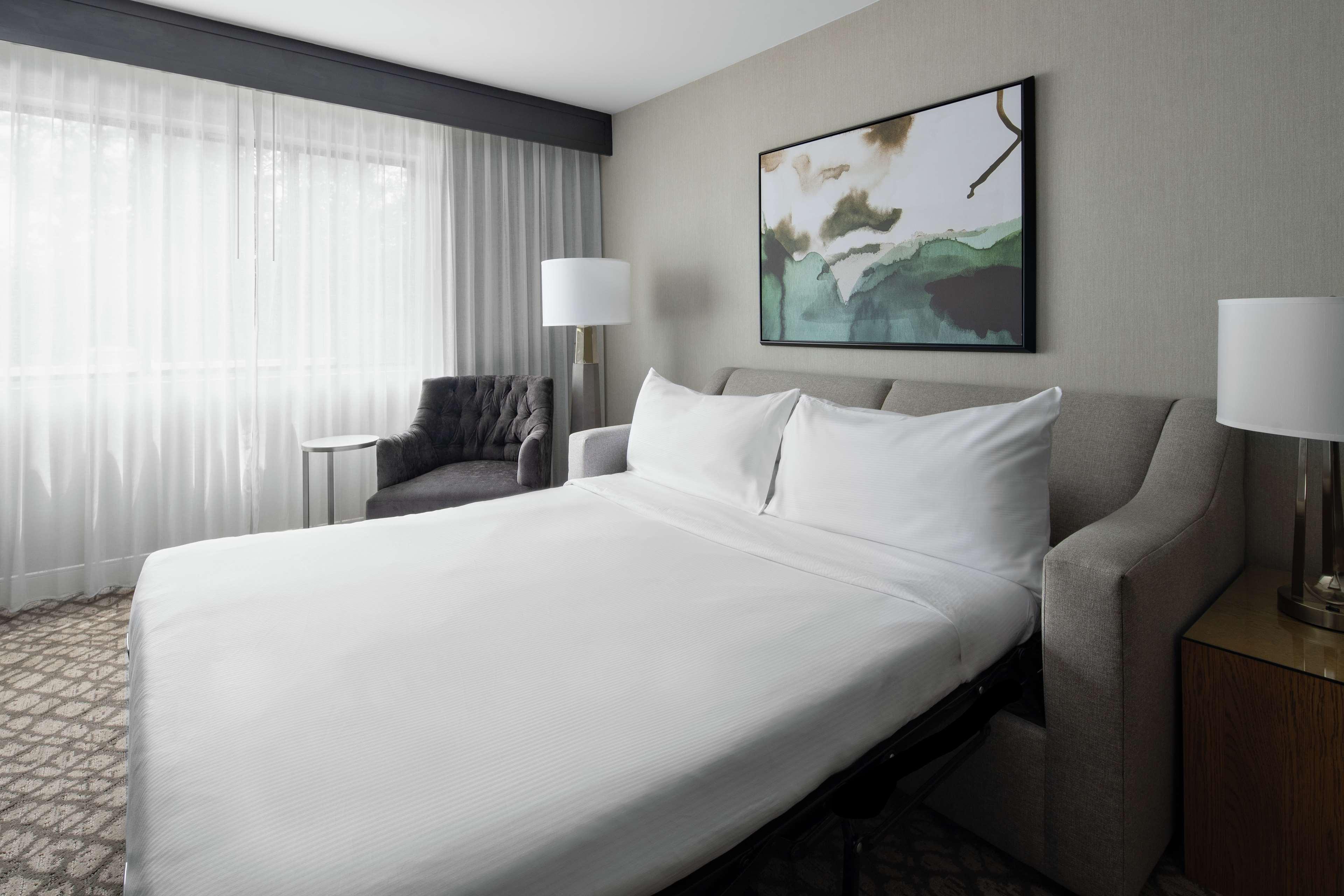 1 BEDROOM, SUITE, KING BED