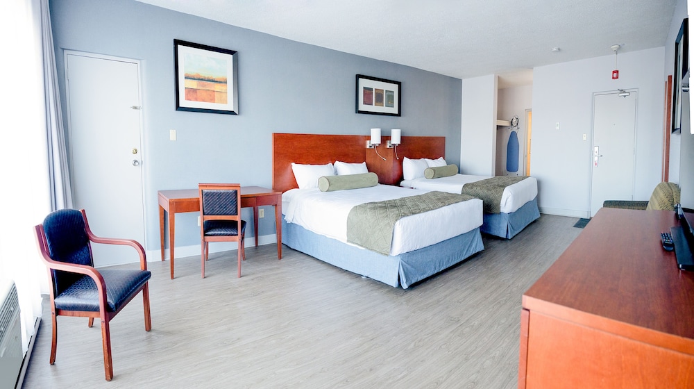 DELUXE, 2 DOUBLE BEDS