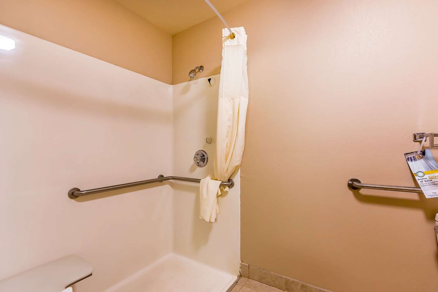 Quality Inn and Suites Chesterfield Village 14/16