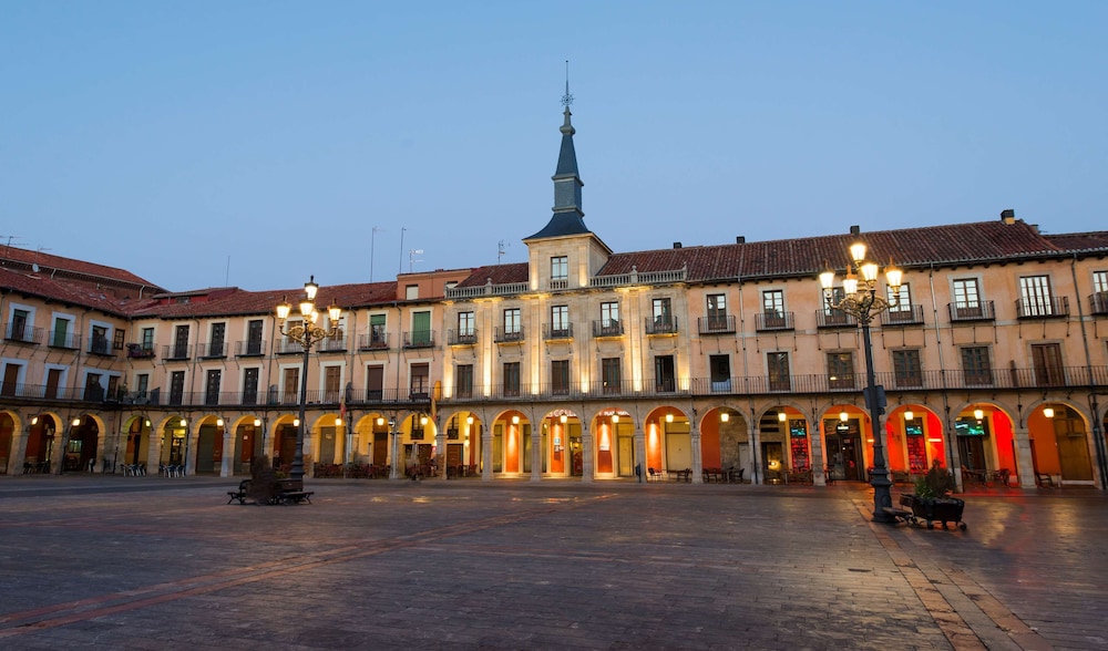 NH Collection Leon Plaza Mayor 3/50