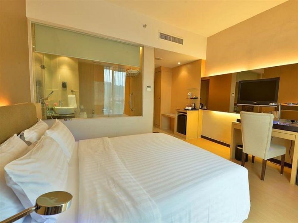 Superior, King Bed, The Klagan Regency 4/6