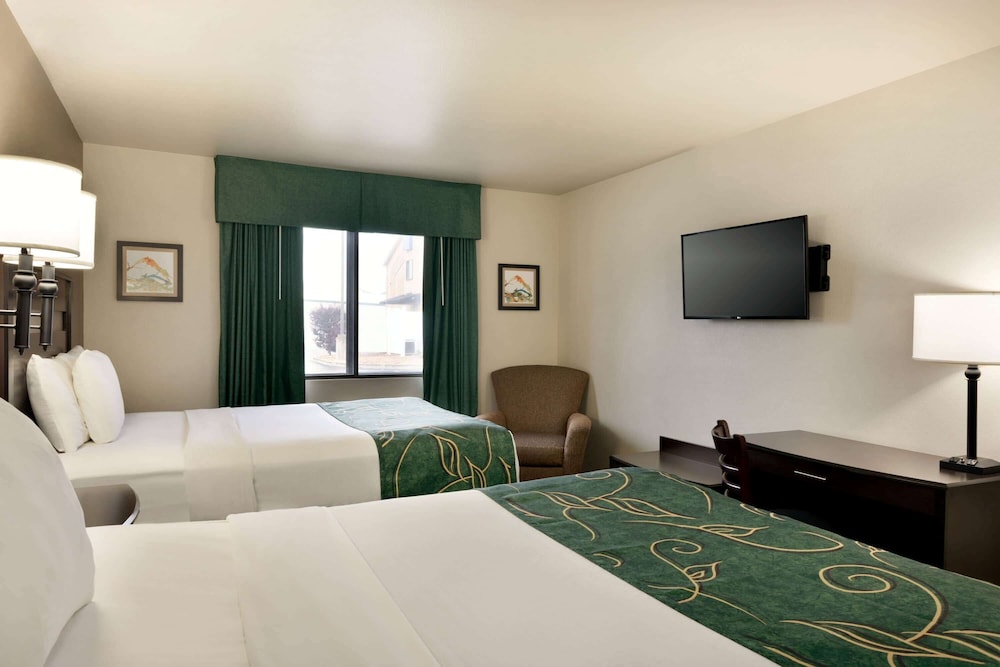 Travelodge by Wyndham Dexter 16/38
