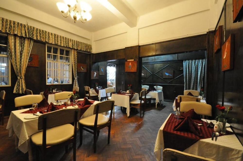 OAKWOOD HOTEL 48/53