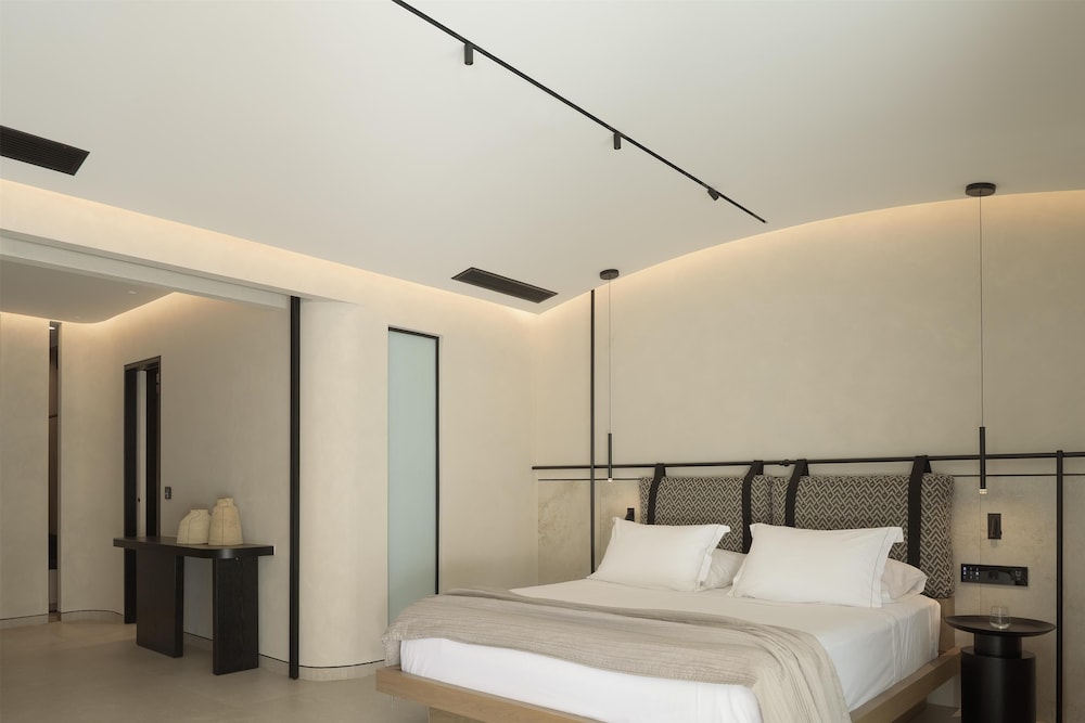 Swim Up, Suite, Double Bed, Sofa, Private Pool، Theartemis Palace 3/10
