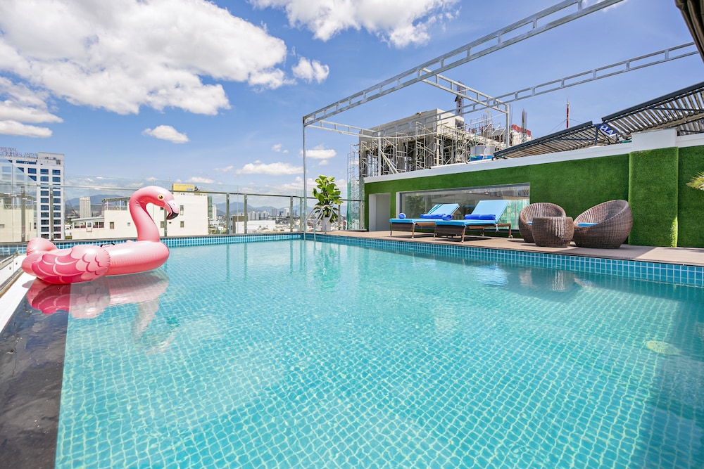 Celina Hotel & Apartment 21/25