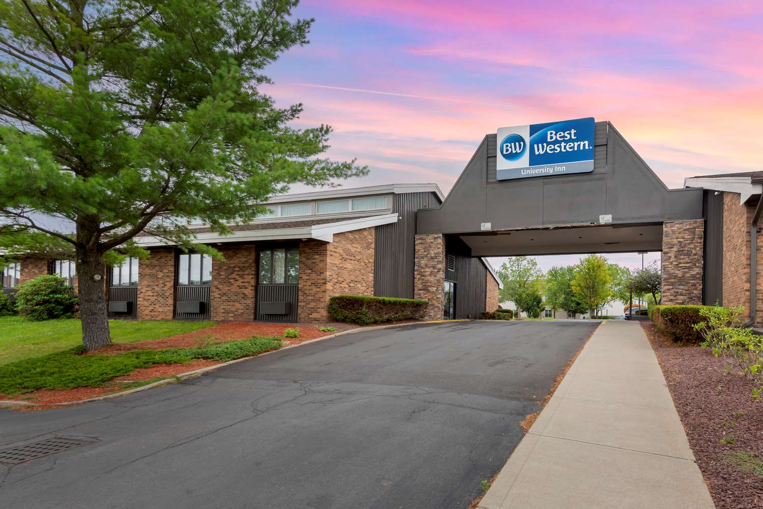 Best Western University Inn 42/44