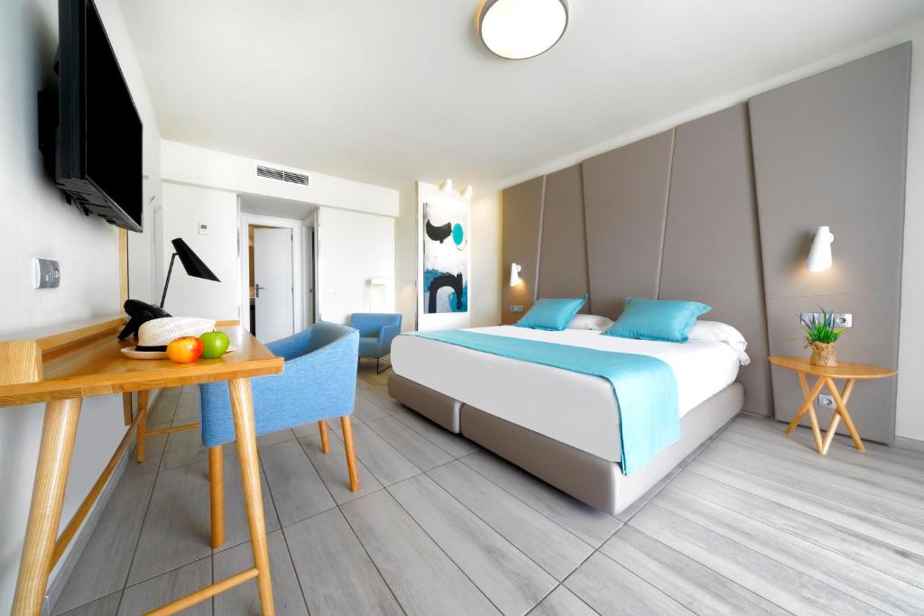 JUNIOR SUITE, SINGLE, POOL VIEW