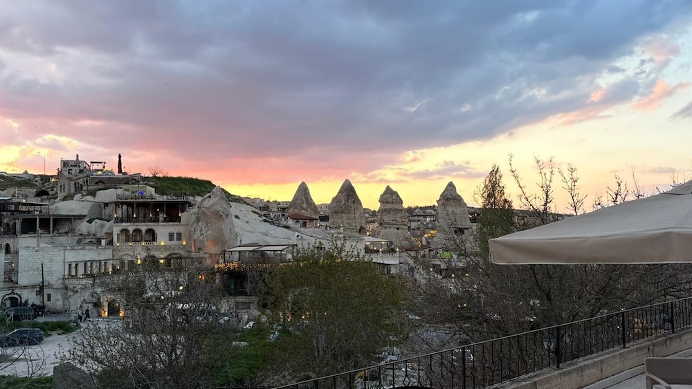 Nature Park Cave Hotel 44/46