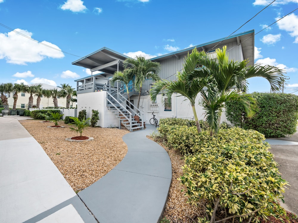 The Royal Inn Beach Hotel Hutchinson Island 63/66