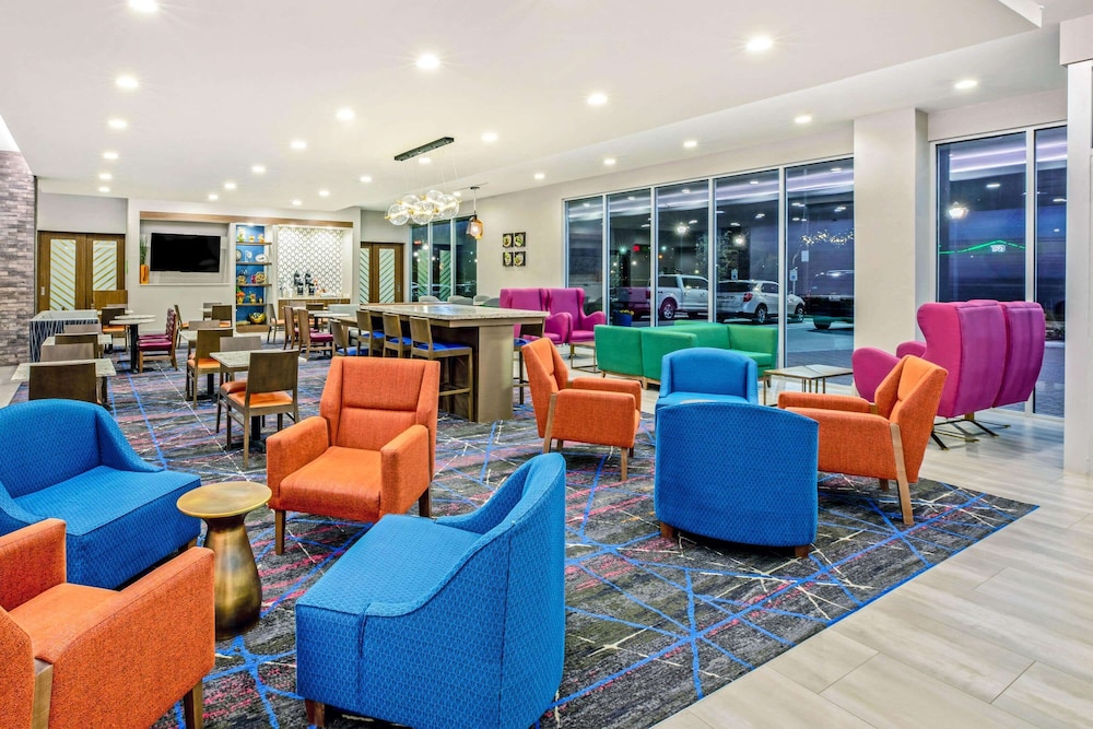 La Quinta Inn And Suites By Wyndham Waco Downtown Baylor 34/42