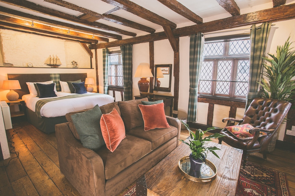 Superior, King Bed, Harbour View, Mountain View, Sofa