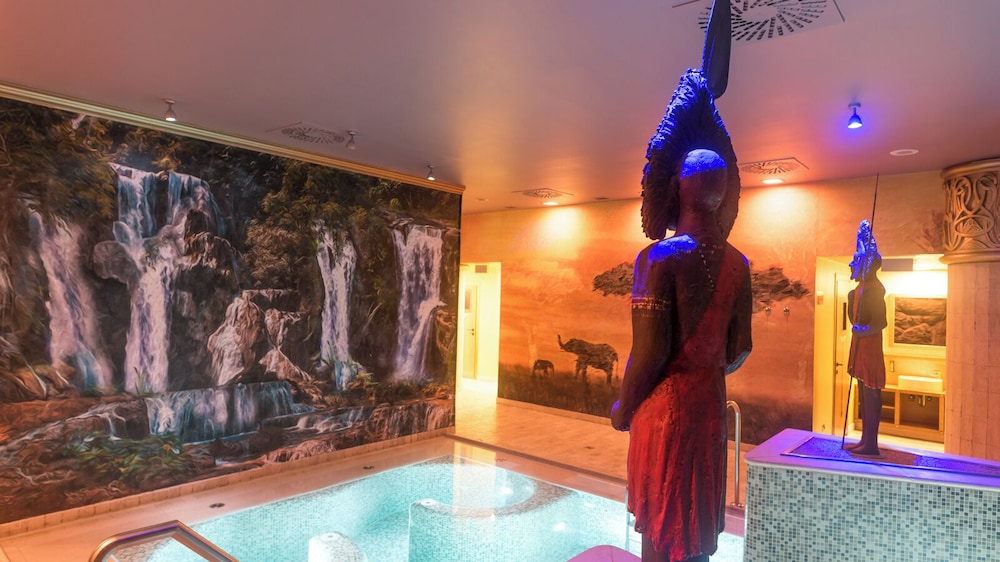 swimming pool spa