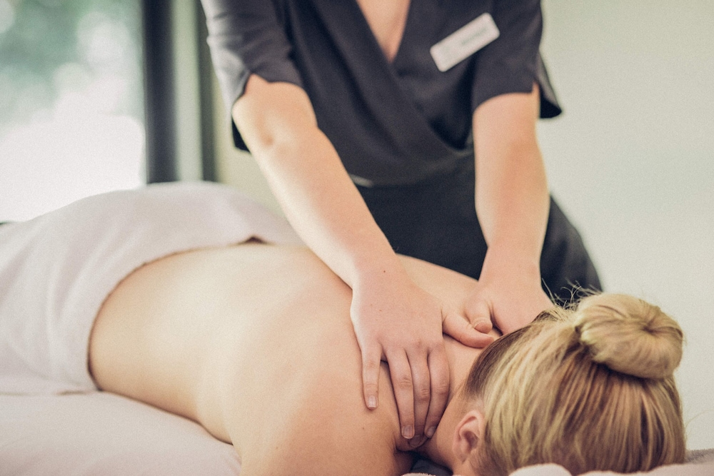 Hepburn Spa Retreat 10/28