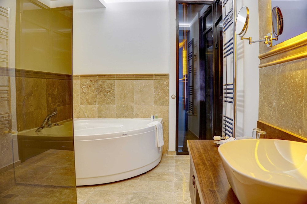 Suite, King Bed