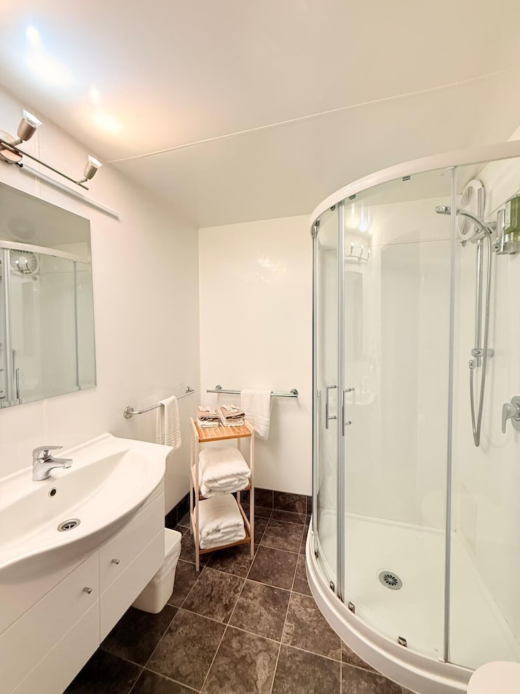 Amity Serviced Apartments 62/64