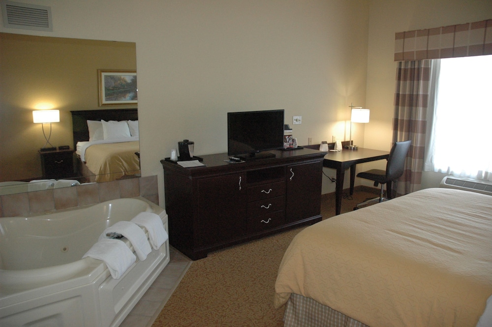 Country Inn Suites By Radisson West Bend Wi 11/58