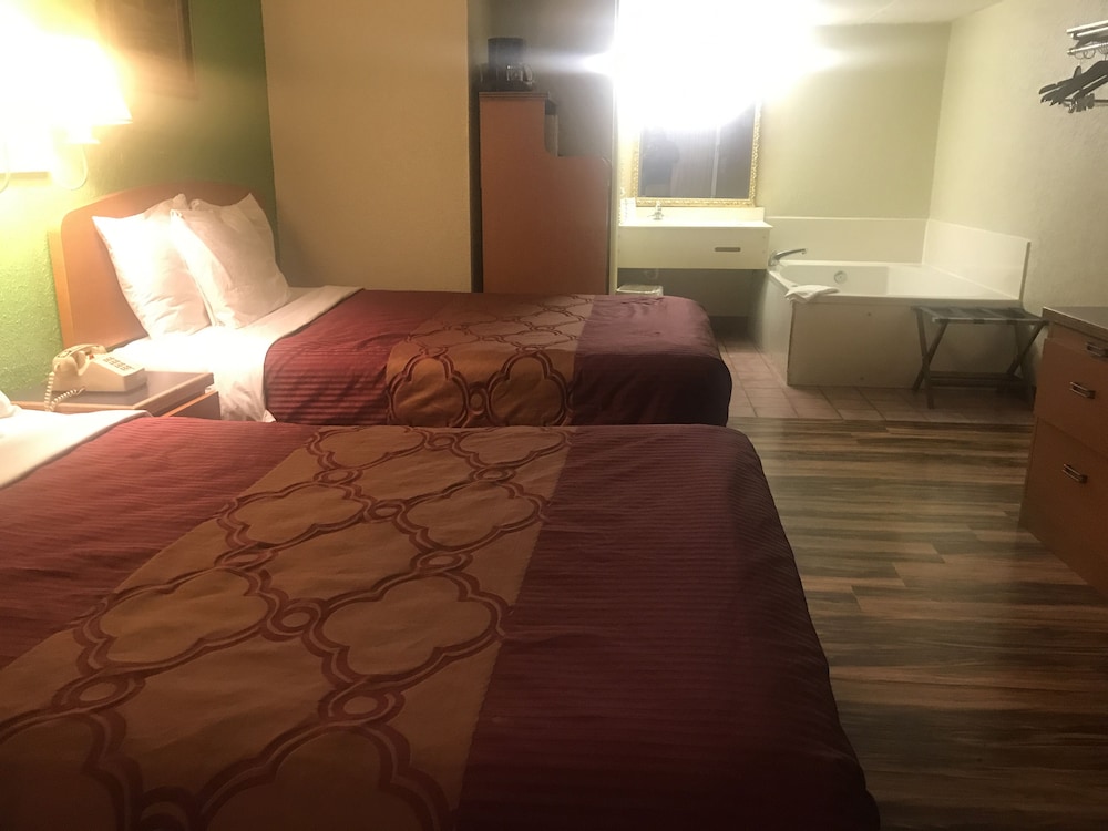 Bear Mount Inn And Suites 21/40