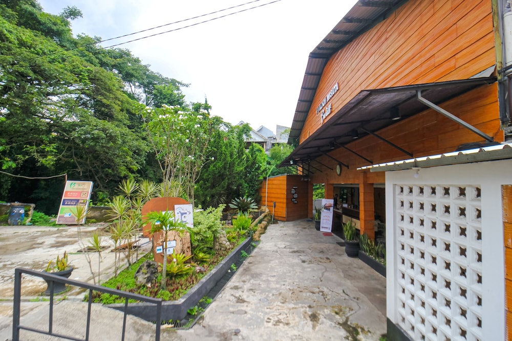 Bwalk Hotel Malang 2/50