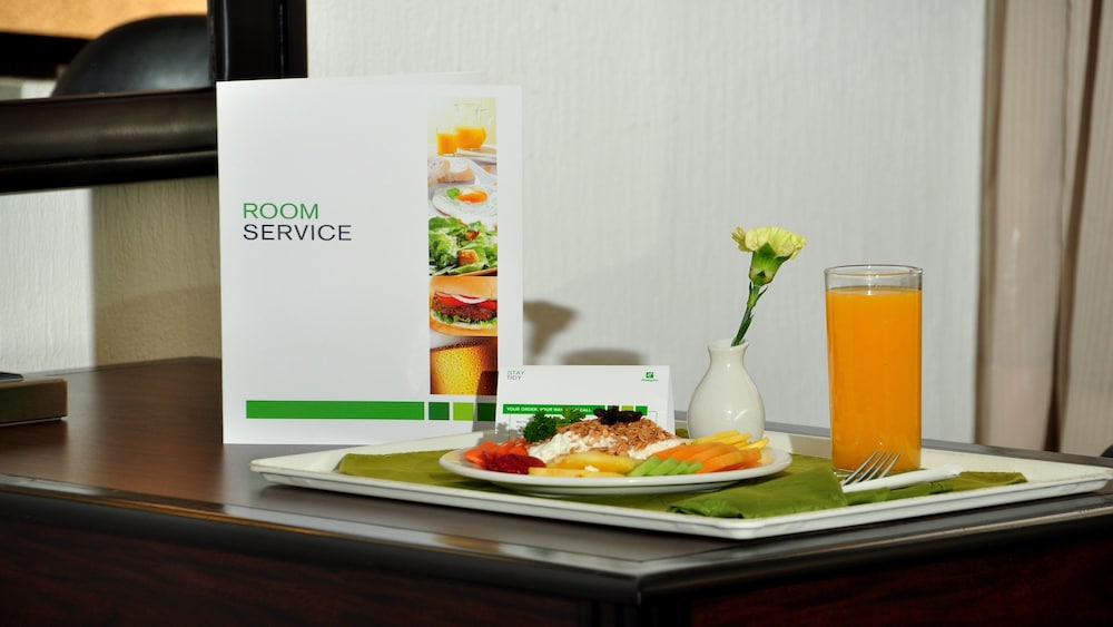 Holiday Inn Tijuana Zona Rio 57/74