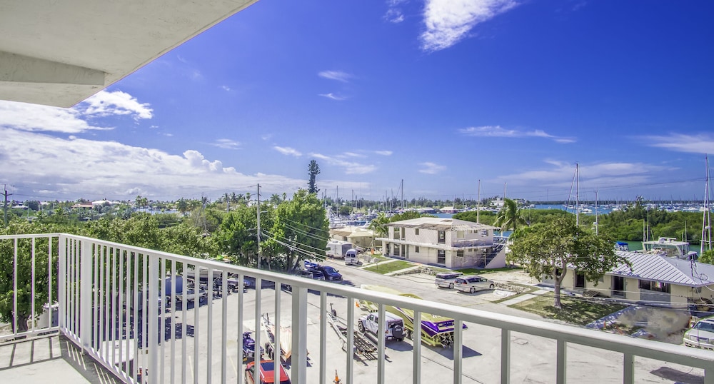Skipjack Resort Marina 36/70