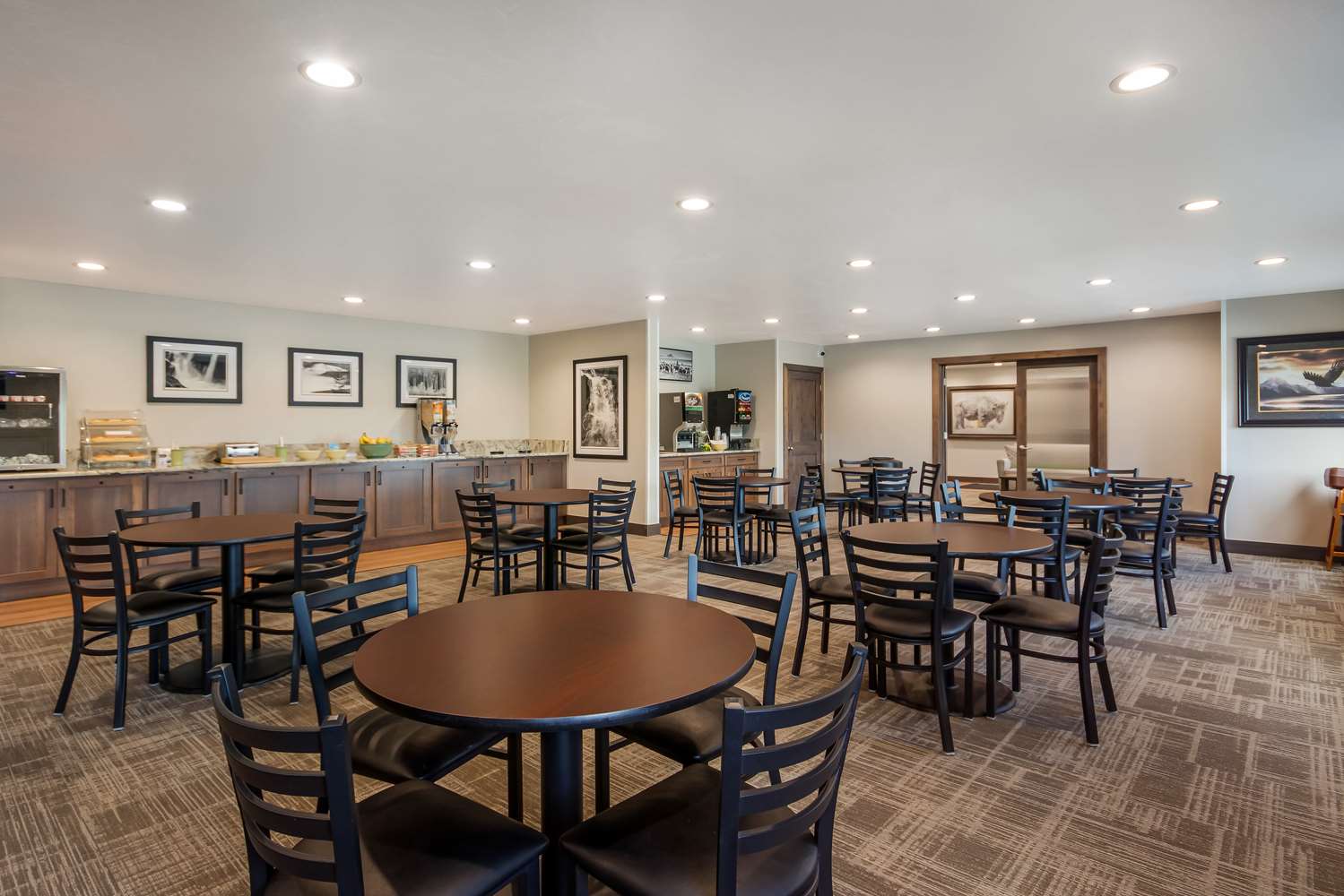 restaurant cafeteria