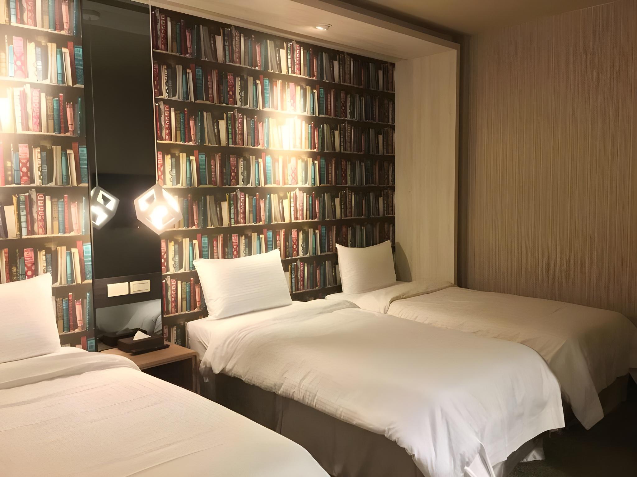 Cozy, Triple, 2 Double Beds, No Window
