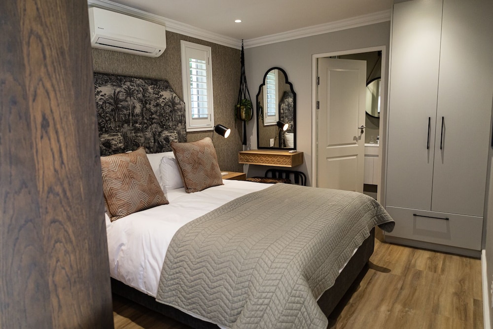 Cape Village Lodge 10/50