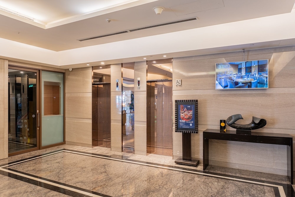 CHECK inn SELECT Taichung Dadun 5/48