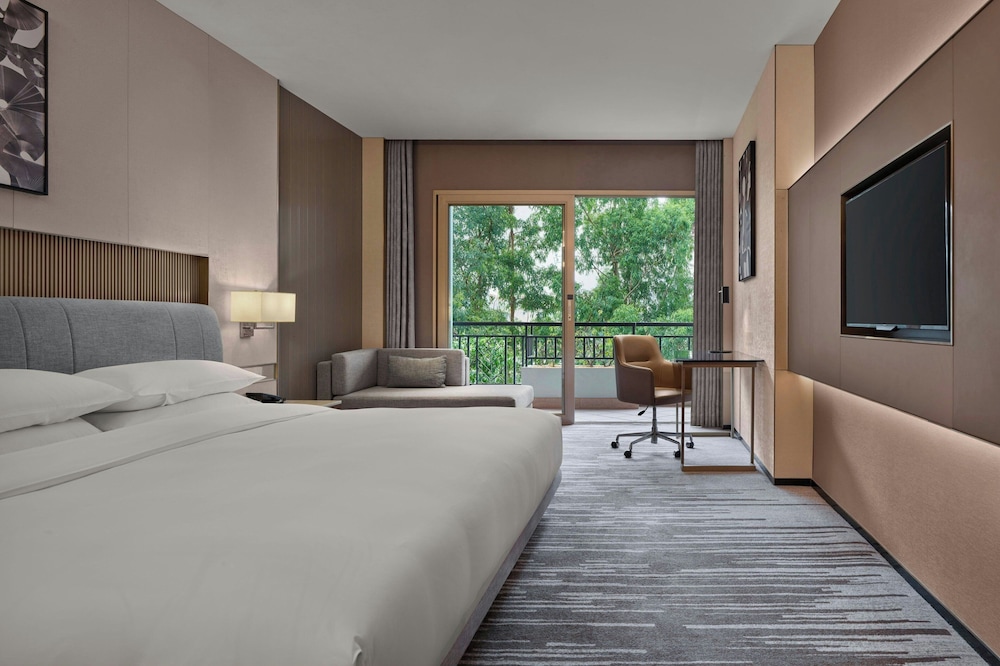 Deluxe, King Bed