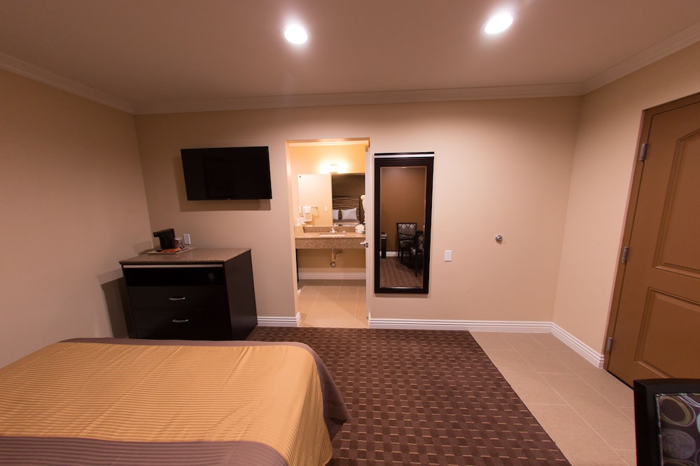 Diamond Bell Inn And Suites 38/54