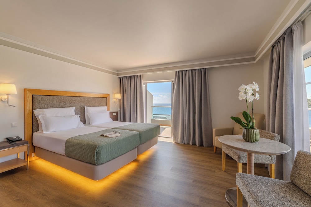 جناح جونيور بسرير كوين، Pestana Carlton Madeira 2/10