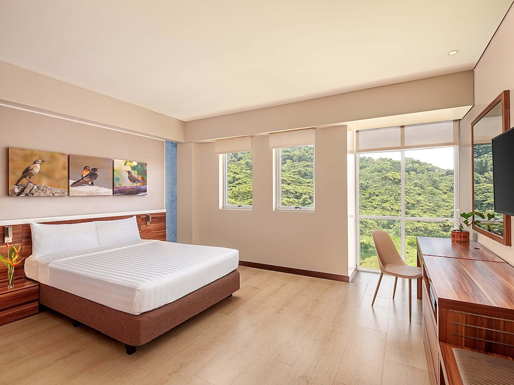 Pico Sands Hotel 7/38