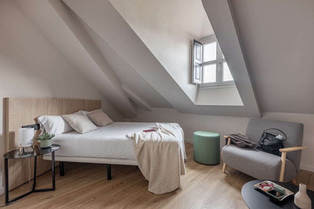 1 BEDROOM, APARTMENT