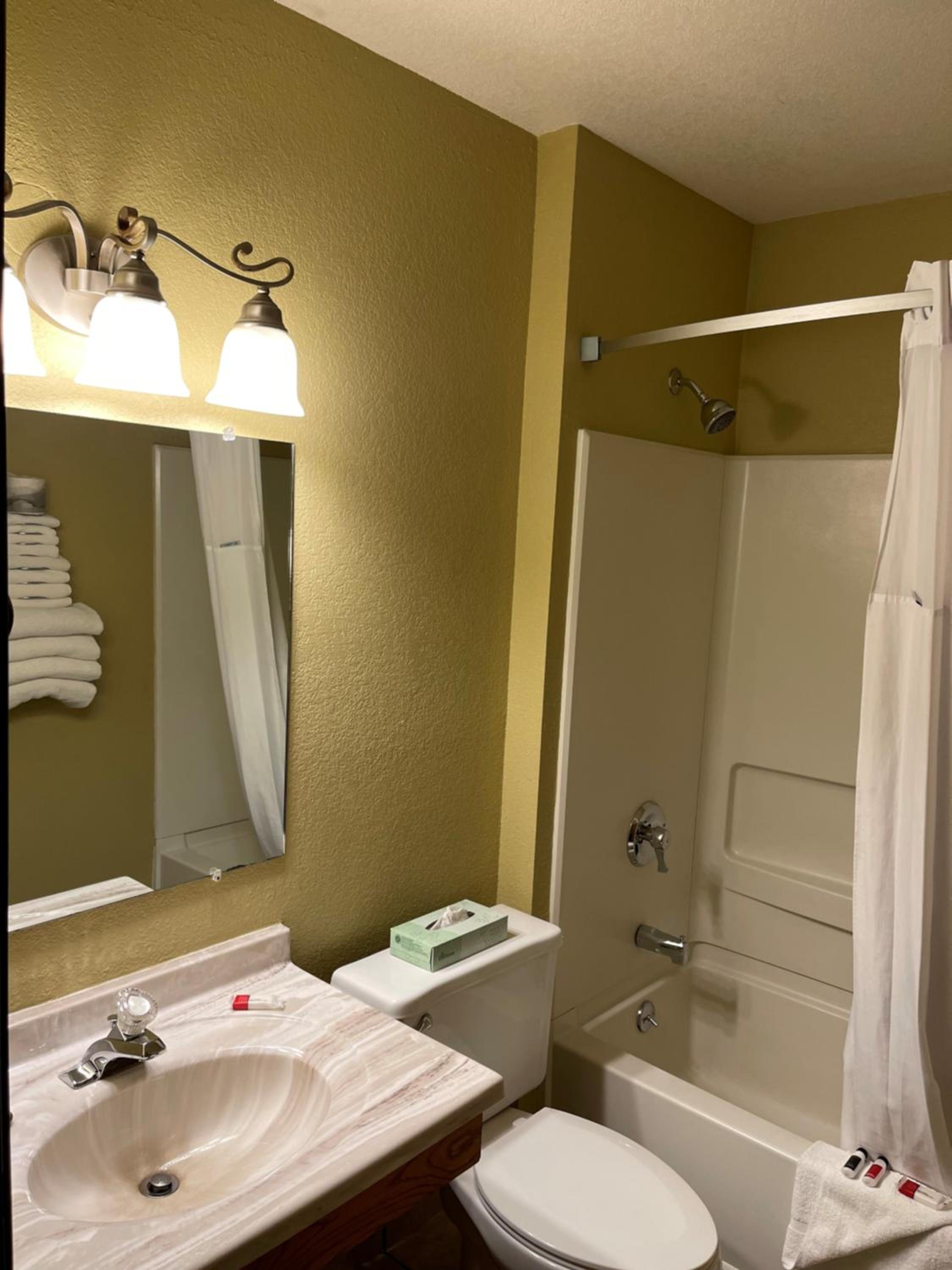 Deluxe, 2 Queen Beds, Super 8 By Wyndham Trinidad 2/4