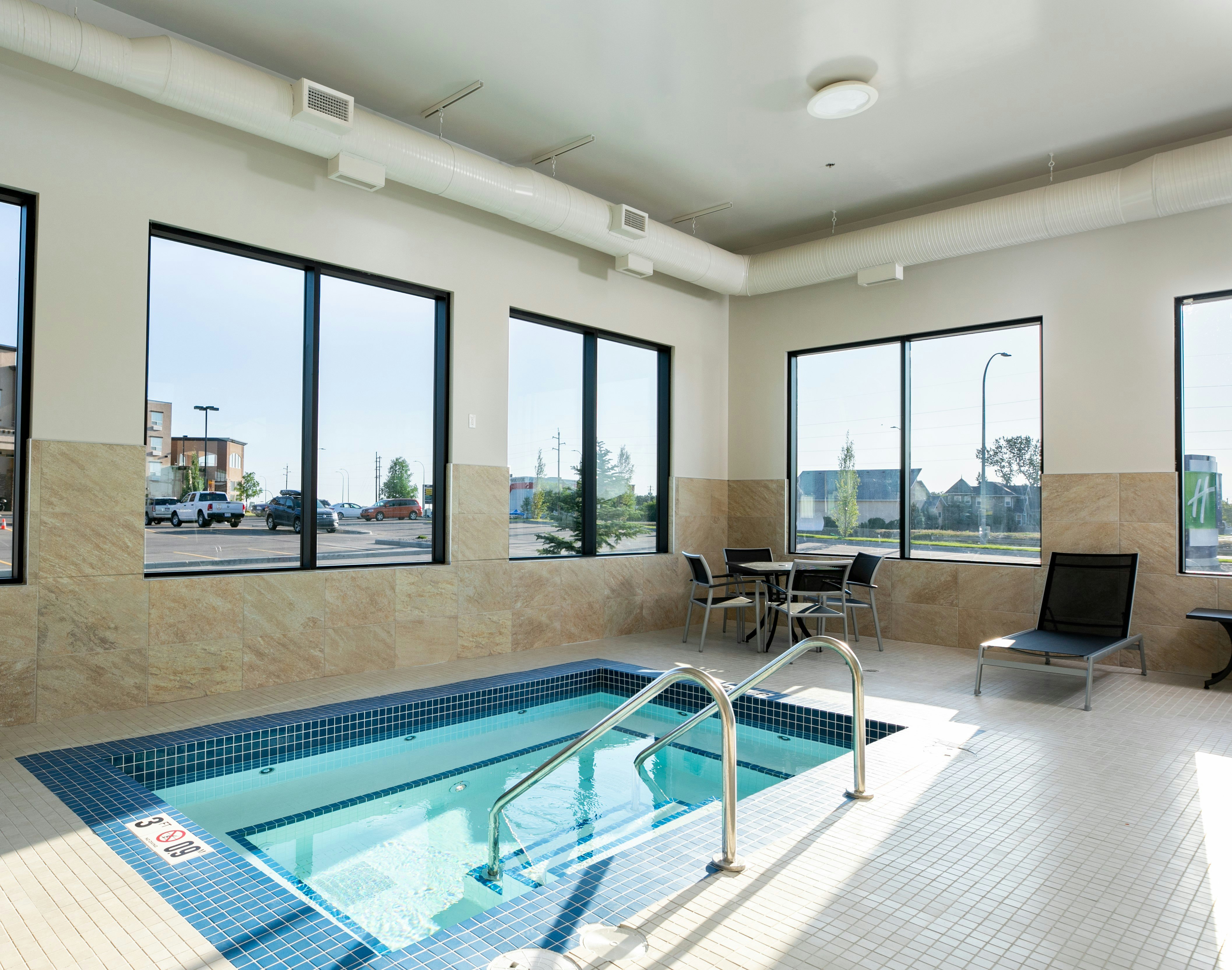 Holiday Inn Express Lethbridge Southeast 43/72