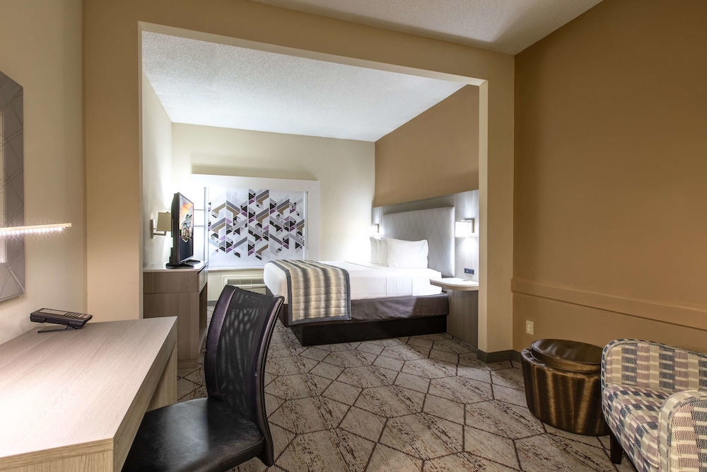Wingate By Wyndham Charlotte Speedway Concord 14/69