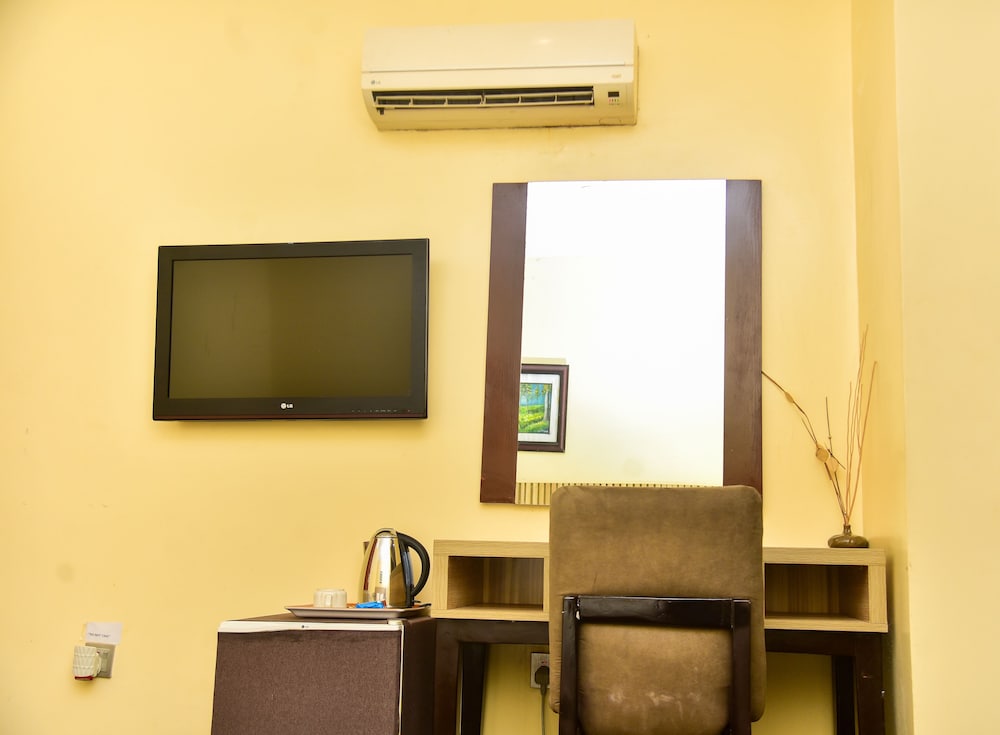 Pearl Gate Hotel 36/50