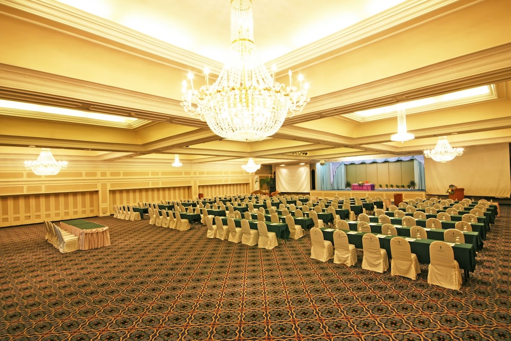 Bangkok Palace Hotel 41/75